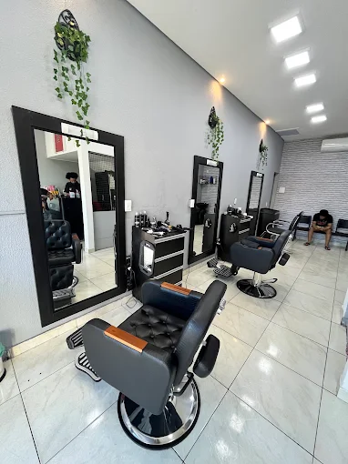 Interior real da Ozi Barbearia